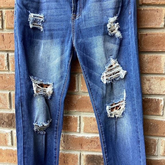 Rosette/ Leopard Distressed Semi - Skinny Leg Jeans ( Size: Large) - Picture 2 of 5
